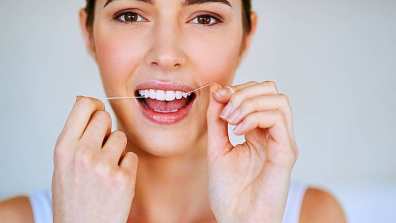 should you floss before or after brushing